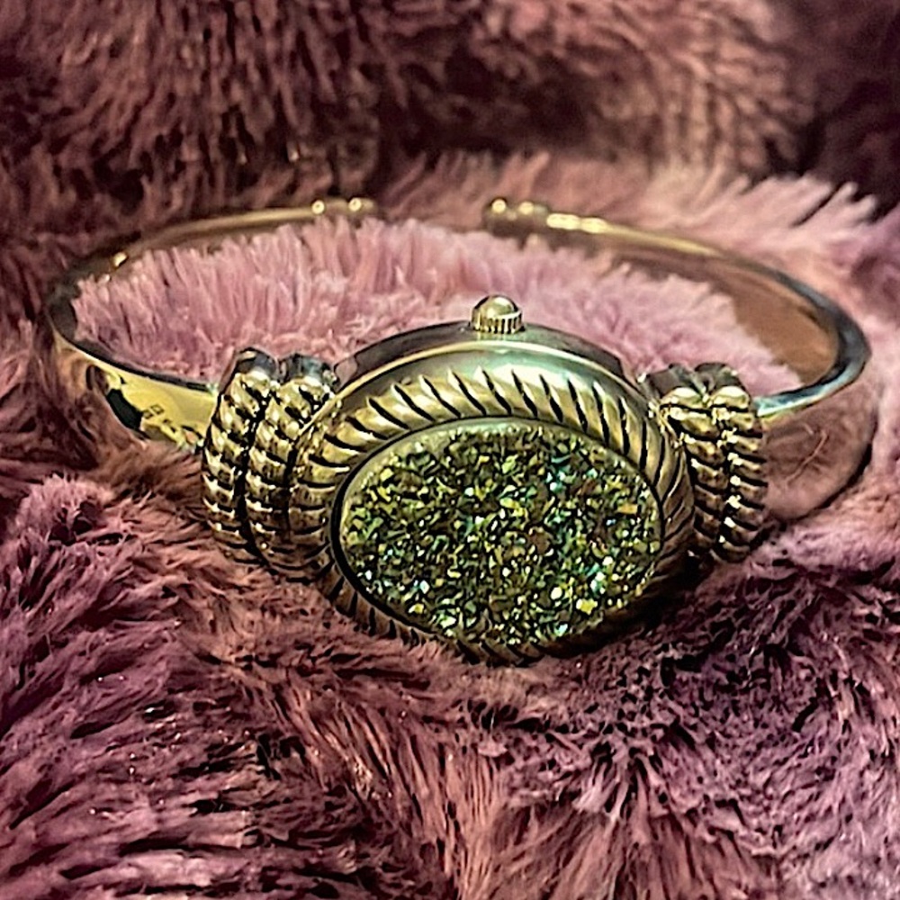 Peacock Druzy Quartz Lidded MOP Watch-Face Silver Cuff Bracelet
